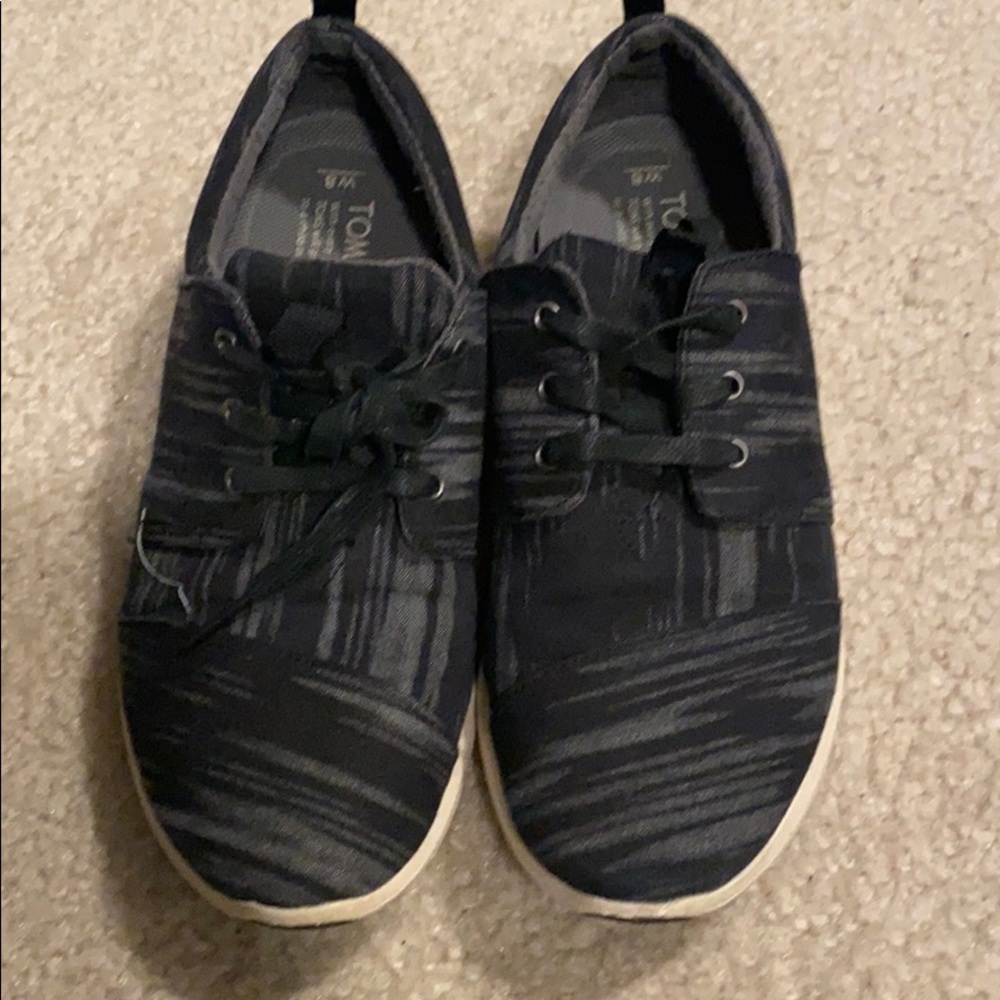 Toms tennis shoes